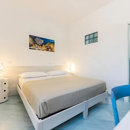 Couette-café Poseidonia 4*