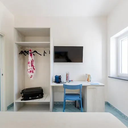 Couette-café Poseidonia 4*