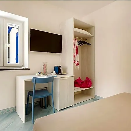 Poseidonia Bed and Breakfast