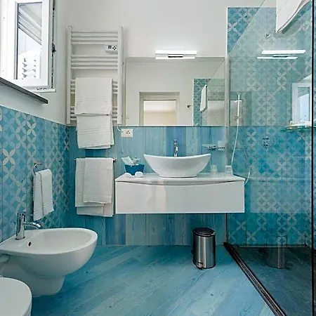 Poseidonia Bed and Breakfast 4*