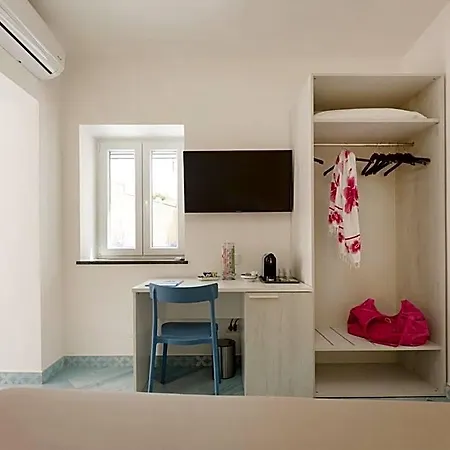 Poseidonia Bed and Breakfast Προτσίντα